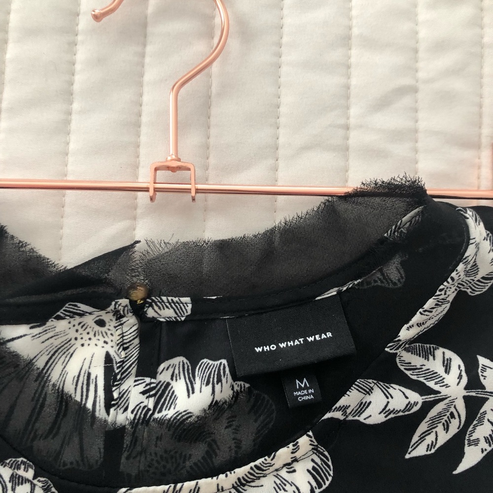 Shirttail Style Black/White Floral Tank - Picture 4 of 6